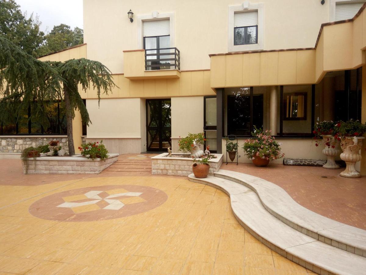 Hotel Al Querceto Tocco Caudio Bagian luar foto