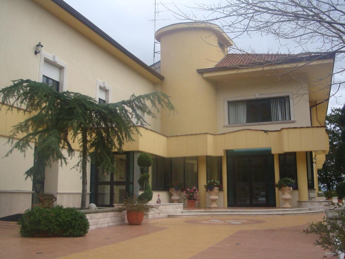 Hotel Al Querceto Tocco Caudio Bagian luar foto